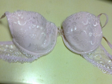 Rózsaszín melltartó 